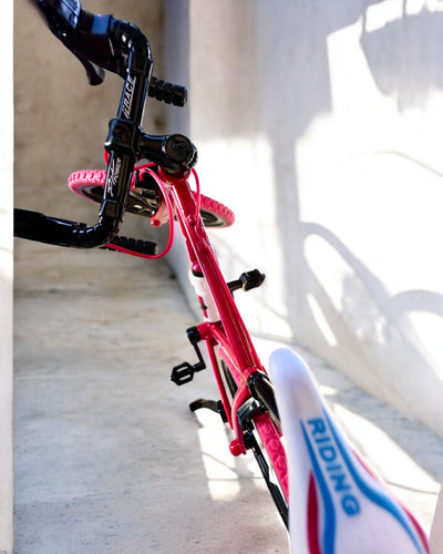 Miniaturní kovový model červeného kola "SpeedMaster" personalizace gravírováním jako dárek, 2 barevné varianty