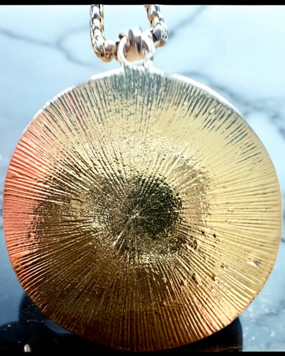 Amulet "Oko Horusa" - Elegancija i zaštita, mogućnost personalizacije gravurom za poklon