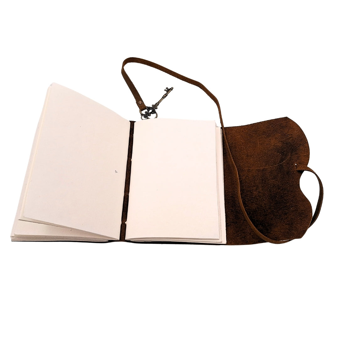 Kožený zápisník Retro s klíčkem a páskem 200 stran 18 x 13 cm - AH02