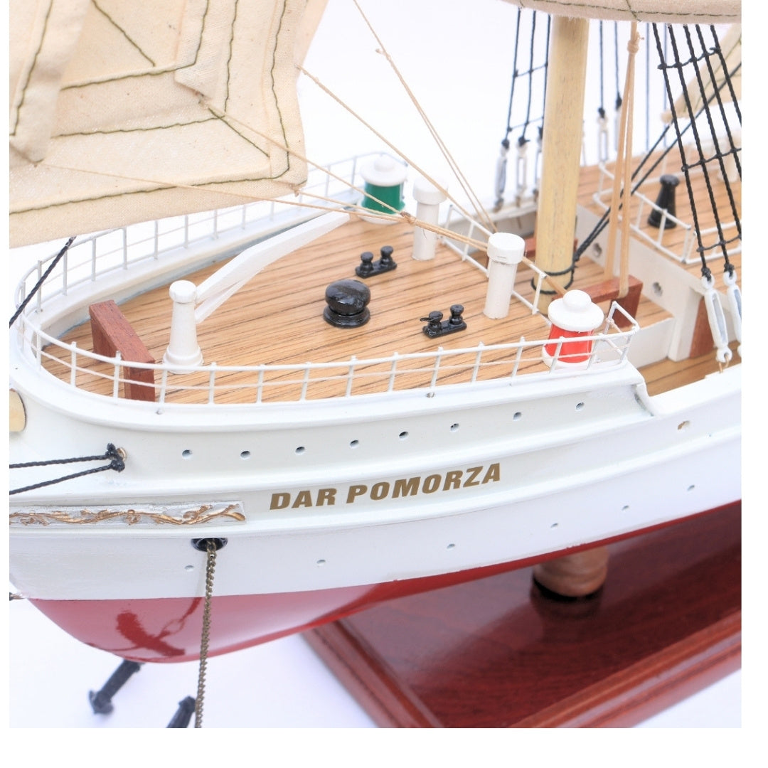 Ekskliuzyvinis burlaivio „Dar Pomorza“ modelis, 82 cm, su galimybe personalizuoti graviruojant