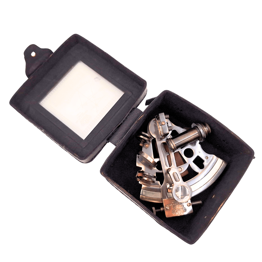 Mosazný sextant v koženém pouzdře – ST003