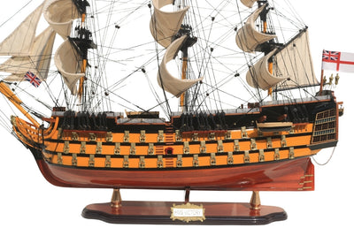 Sestavený model plachetnice HMS Victory 80cm s možností personalizace gravírováním - exkluzivní dekorace jako dárek, ručně vyrobená z exotického dřeva, vysoká kvalita a pečlivé zpracování detailů