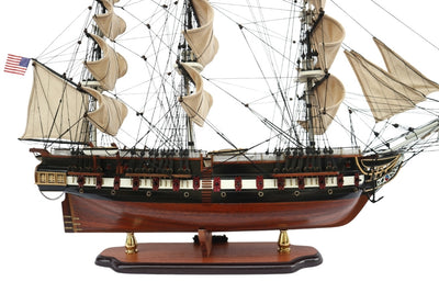 Model mare exclusiv al velierului USS Constitution 100cm, cu posibilitate de personalizare prin gravură