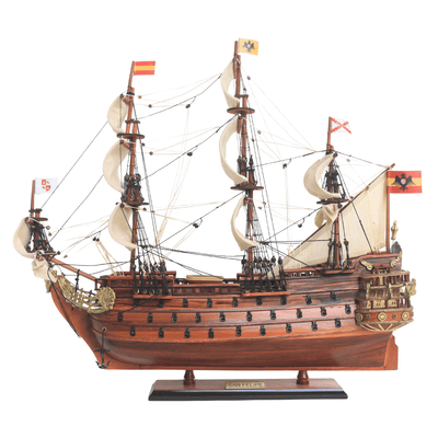 Modelo exclusivo de velero del barco San Felipe - SF4, con posibilidad de personalización mediante grabado