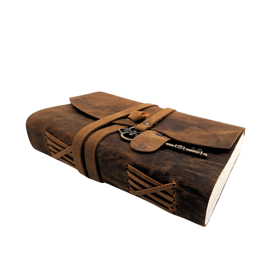 Kožený zápisník Retro s klíčkem a páskem 200 stran 18 x 13 cm - AH02