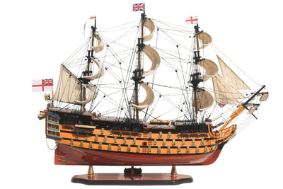 Sestavený model plachetnice HMS Victory 80cm s možností personalizace gravírováním - exkluzivní dekorace jako dárek, ručně vyrobená z exotického dřeva, vysoká kvalita a pečlivé zpracování detailů