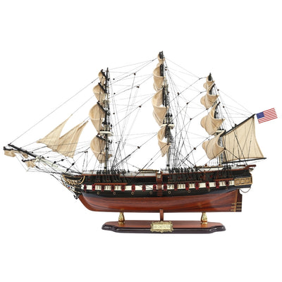 Model mare exclusiv al velierului USS Constitution 100cm, cu posibilitate de personalizare prin gravură