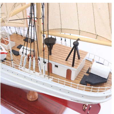 Ekskliuzyvinis burlaivio „Dar Pomorza“ modelis, 82 cm, su galimybe personalizuoti graviruojant
