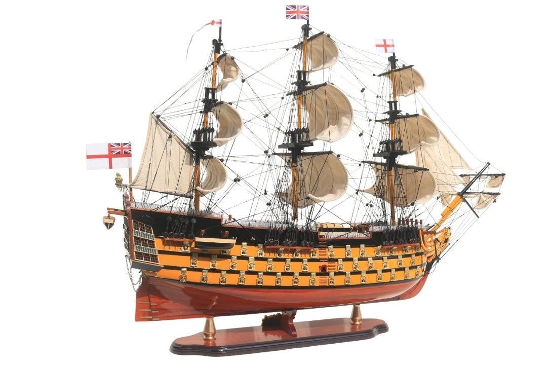 Sestavený model plachetnice HMS Victory 80cm s možností personalizace gravírováním - exkluzivní dekorace jako dárek, ručně vyrobená z exotického dřeva, vysoká kvalita a pečlivé zpracování detailů