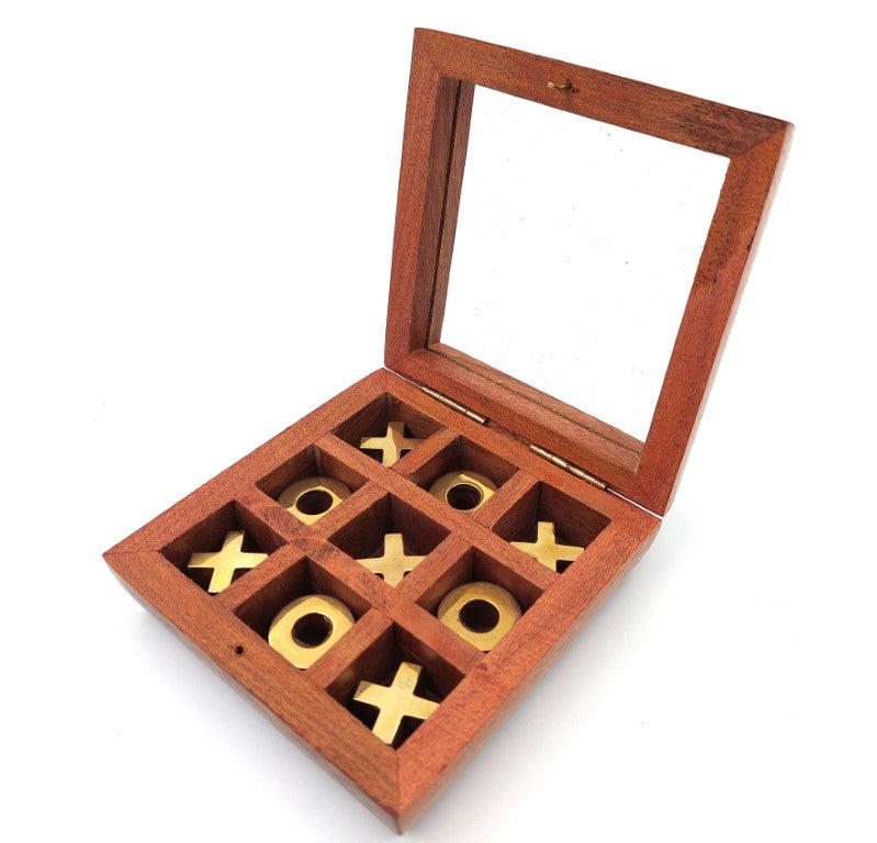 Piškvorky v krabičce se skleněným víkem G1044Z s možností personalizace gravírováním, elegantní strategická hra s dřevěnými kameny a mosaznými ozdobami, ideální dárek pro učitele a ředitele, rozměry krabičky 10 x 10 cm