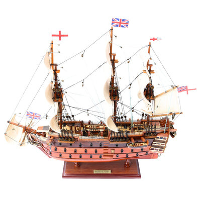 Sestavený model plachetnice HMS Victory 54 cm - ručně vyrobená replika s možností personalizace gravírováním - ideální dárek pro milovníky plachtění - vysoká kvalita, elegantní dřevěný podstavec