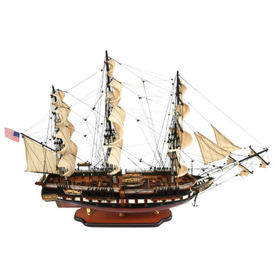 Model mare exclusiv al velierului USS Constitution 100cm, cu posibilitate de personalizare prin gravură
