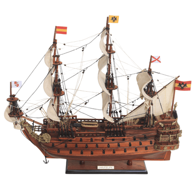 Modelo exclusivo de velero del barco San Felipe - SF4, con posibilidad de personalización mediante grabado