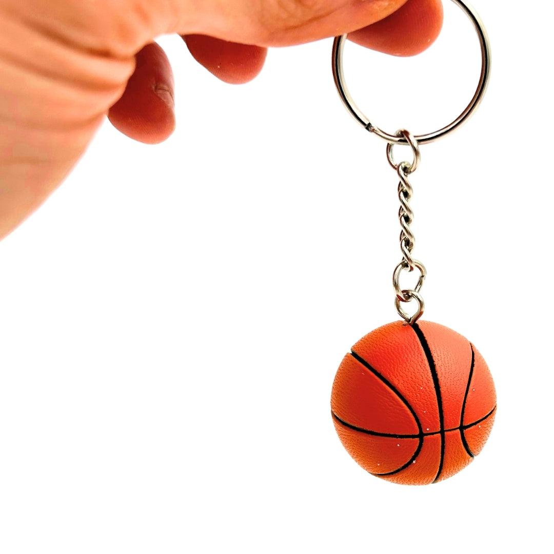 Sportovní přívěsek na klíče basketbalový míč – dárek pro basketbalistu - BBK-001