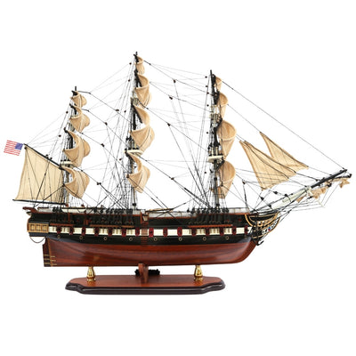 Model mare exclusiv al velierului USS Constitution 100cm, cu posibilitate de personalizare prin gravură