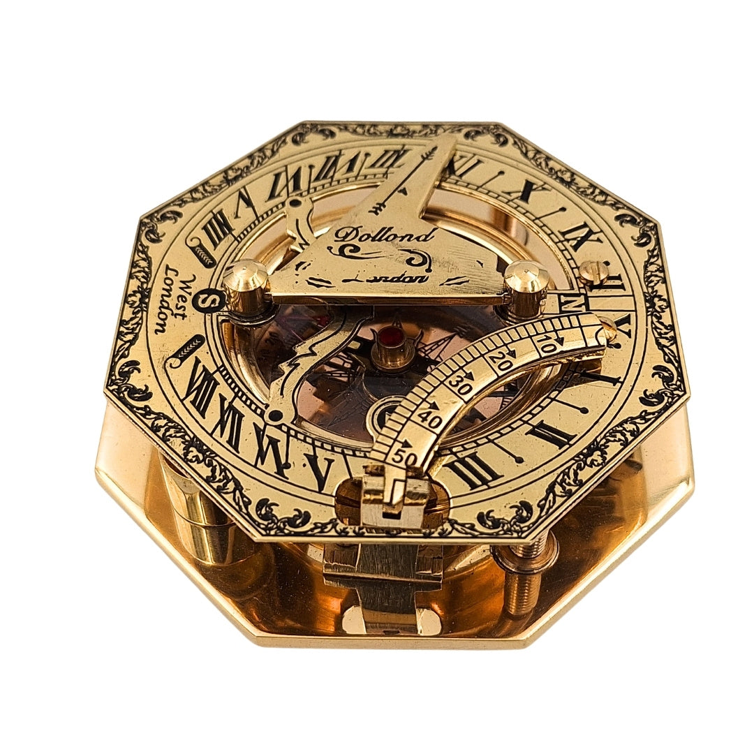 Mosazný kompas v elegantní kožené krabičce s možností gravírování – retro vintage dárek pro cestovatele, námořníka - výška 8 cm, elegantní design z mosazi