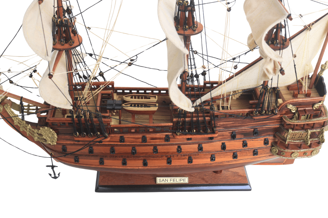 Modelo exclusivo de velero del barco San Felipe - SF4, con posibilidad de personalización mediante grabado