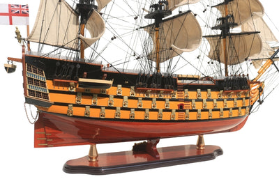 Sestavený model plachetnice HMS Victory 80cm s možností personalizace gravírováním - exkluzivní dekorace jako dárek, ručně vyrobená z exotického dřeva, vysoká kvalita a pečlivé zpracování detailů