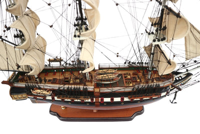 Model mare exclusiv al velierului USS Constitution 100cm, cu posibilitate de personalizare prin gravură
