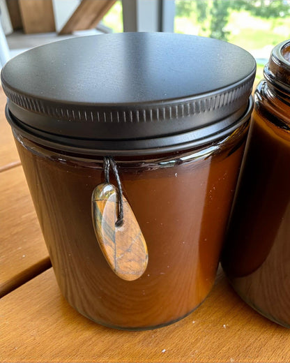 Intencinė žvakė Tigro Galia – Pasitikėjimas savimi ir gerovė, 250 ml, galimybė personalizuoti dangtelį dovanai