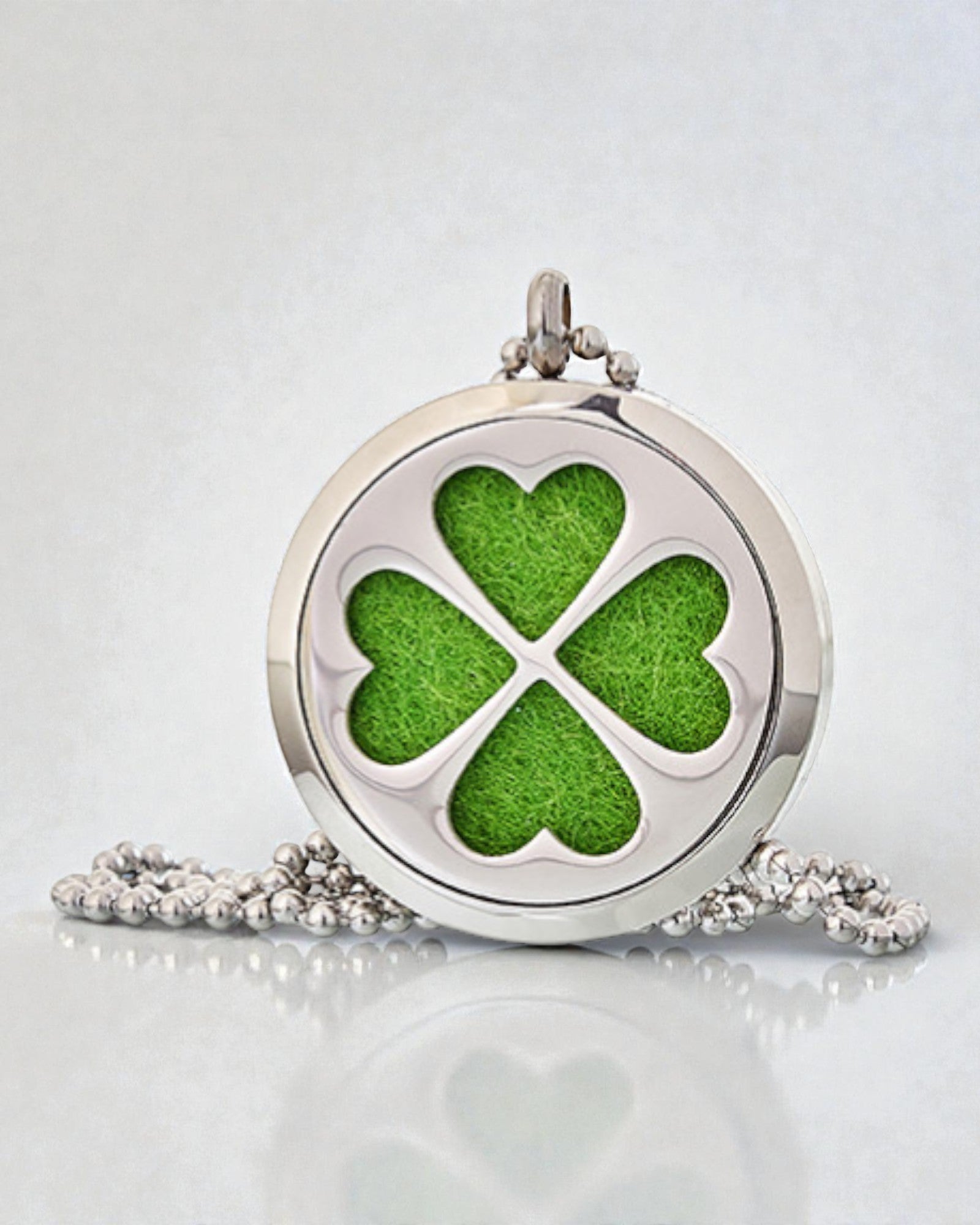 AromaClover – Colier aromaterapeutic cu medalion cu trifoi cu patru foi 30 mm