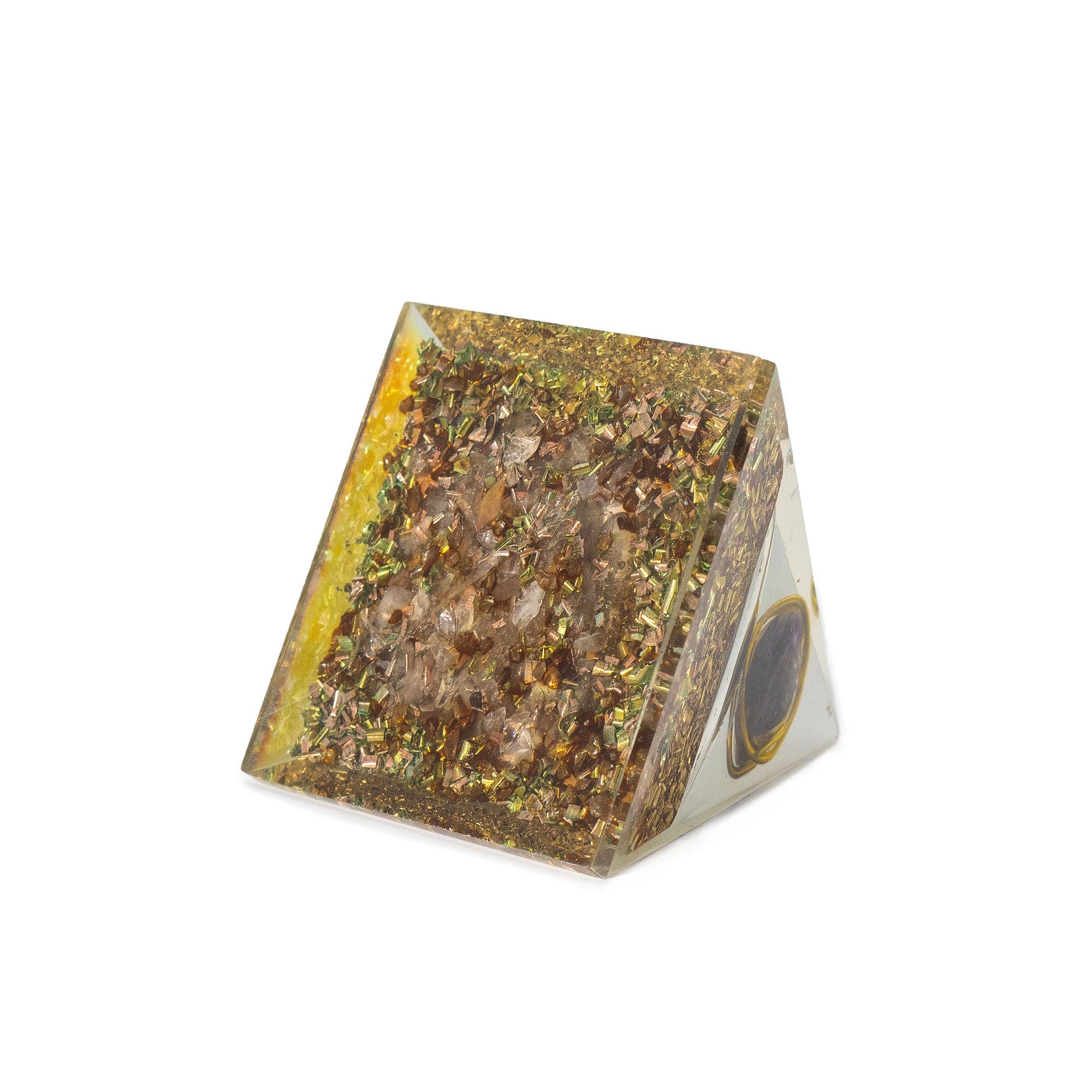 Vidutinė orgonito piramidė su ametistu ir variu 7x6 cm