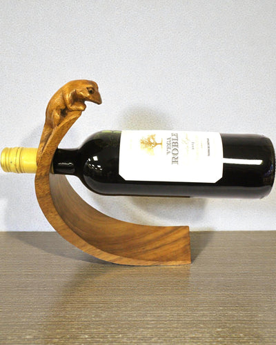 Gekon Balance – Artistic Balancing Wooden Wine Holder Made of Suar Wood