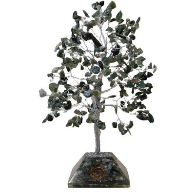 Árbol mágico con piedras de ágata musgosa sobre base de orgonita