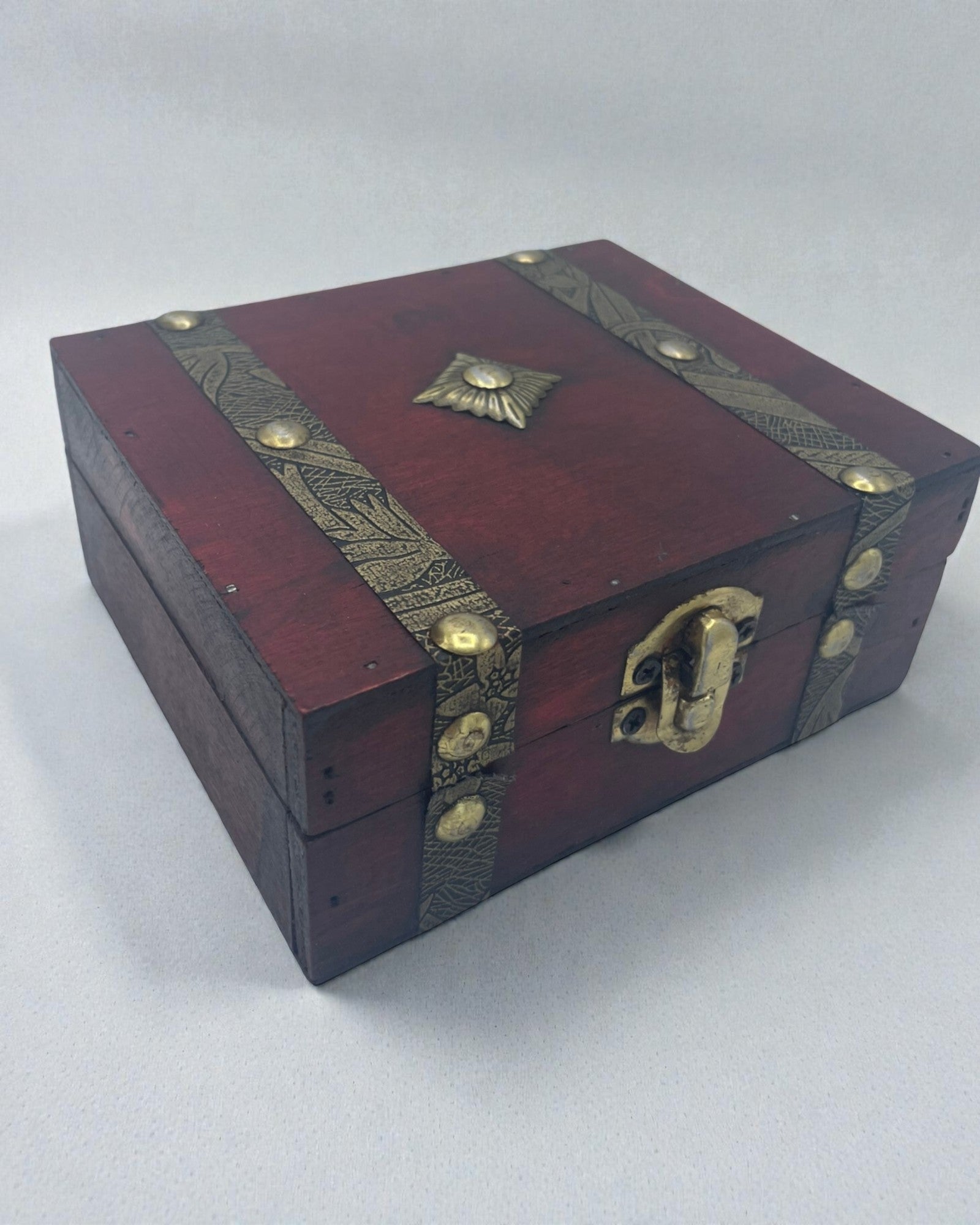 Cufăr de ceai rubiniu – lădiță pătrată brună