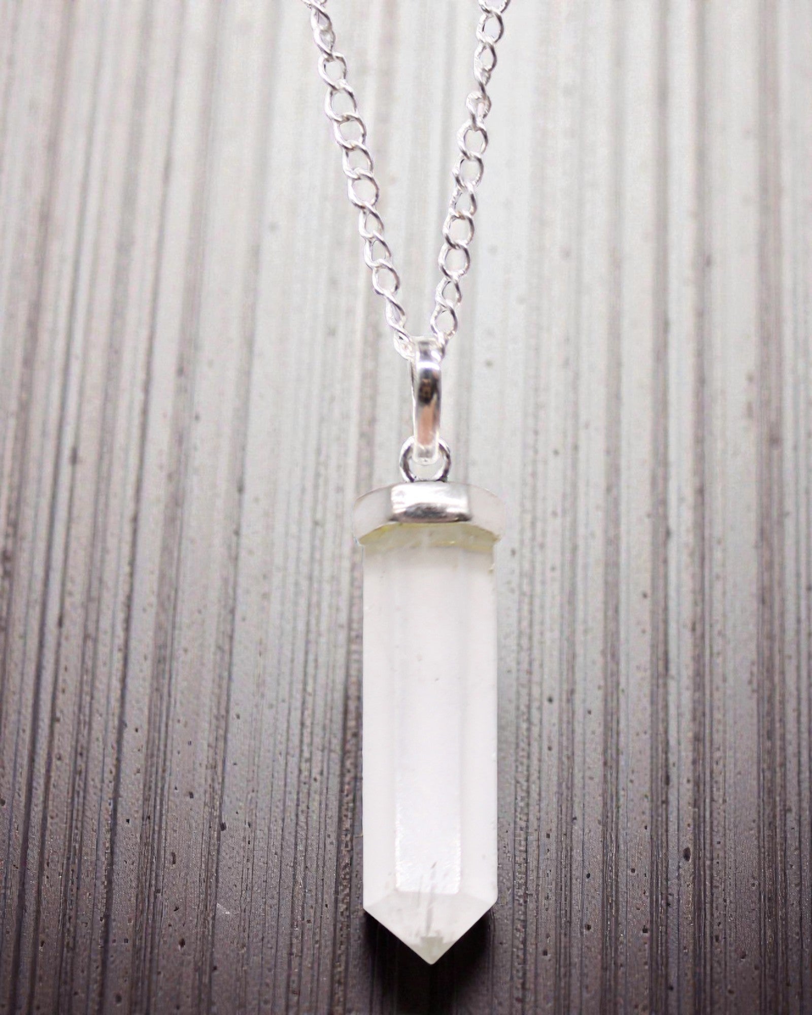 Vârf de cristal – Pandantiv clasic cu vârf din cristal de stâncă