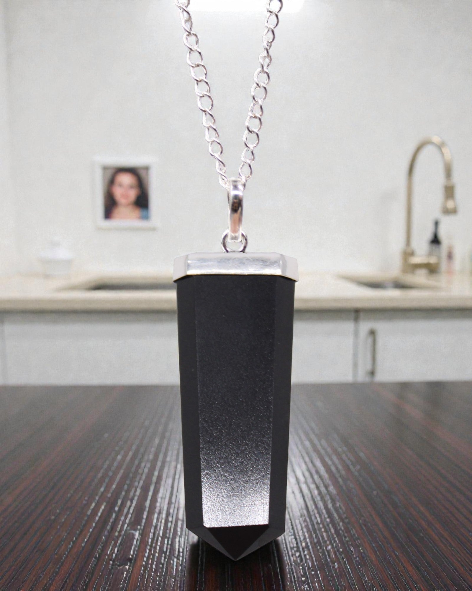 Obsidian Ray – Flat Pendant of Black Agate in Crystal Cut Shape