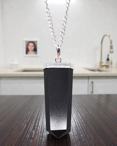 Obsidian Ray – Flat Pendant of Black Agate in Crystal Cut Shape