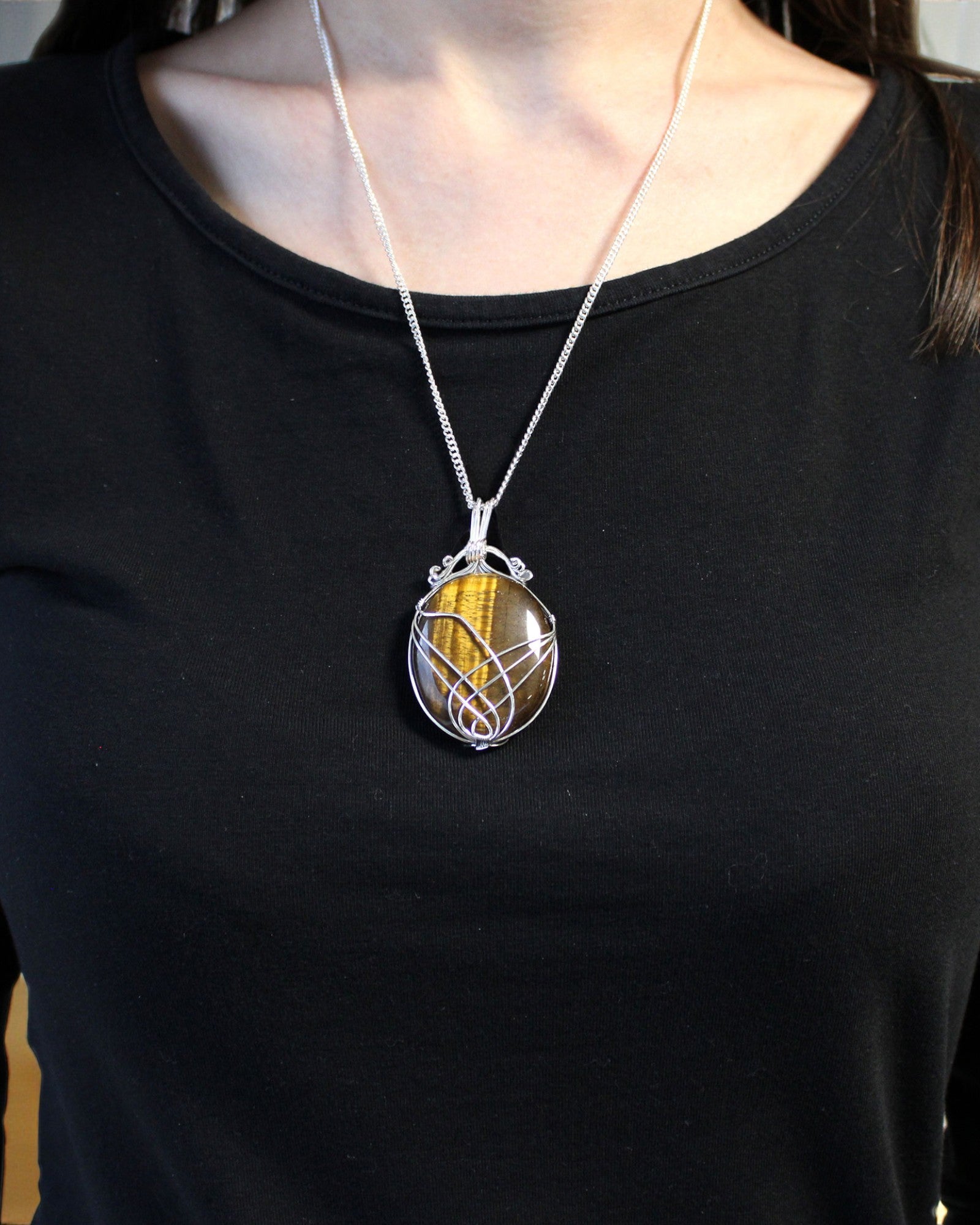 Zawijas Mocy – Ręcznie Oplatany Naszyjnik z Tygrysim Okiem