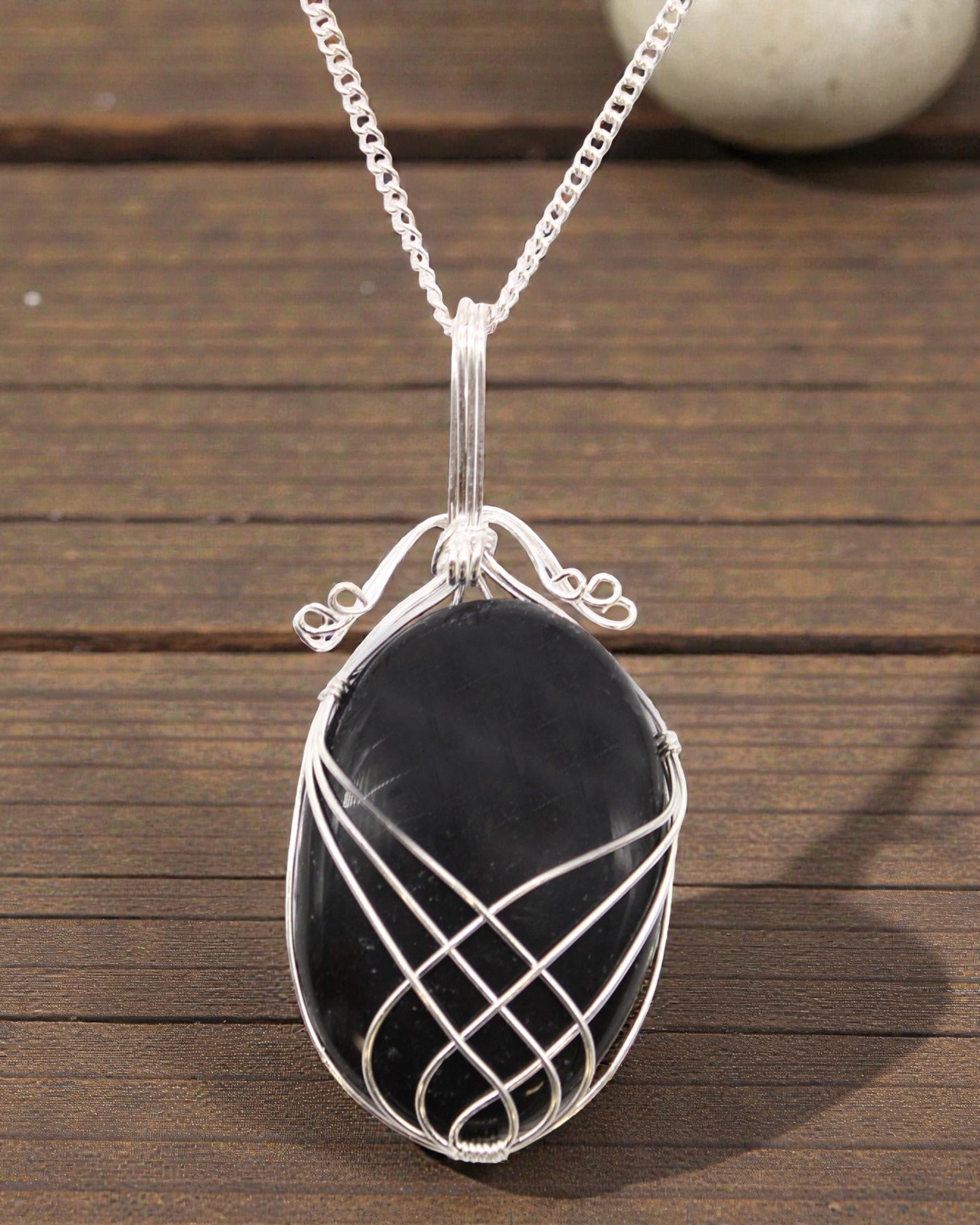 Zawijas Ochrony – Ręcznie Oplatany Naszyjnik z Czarnym Onyksiem