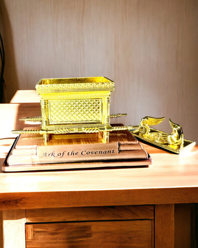 Majestic Miniature of the Ark of the Covenant in Golden Frame 11.2 x 5.8 x 7.3cm - Exclusive Ark, Decoration in Golden Edition
