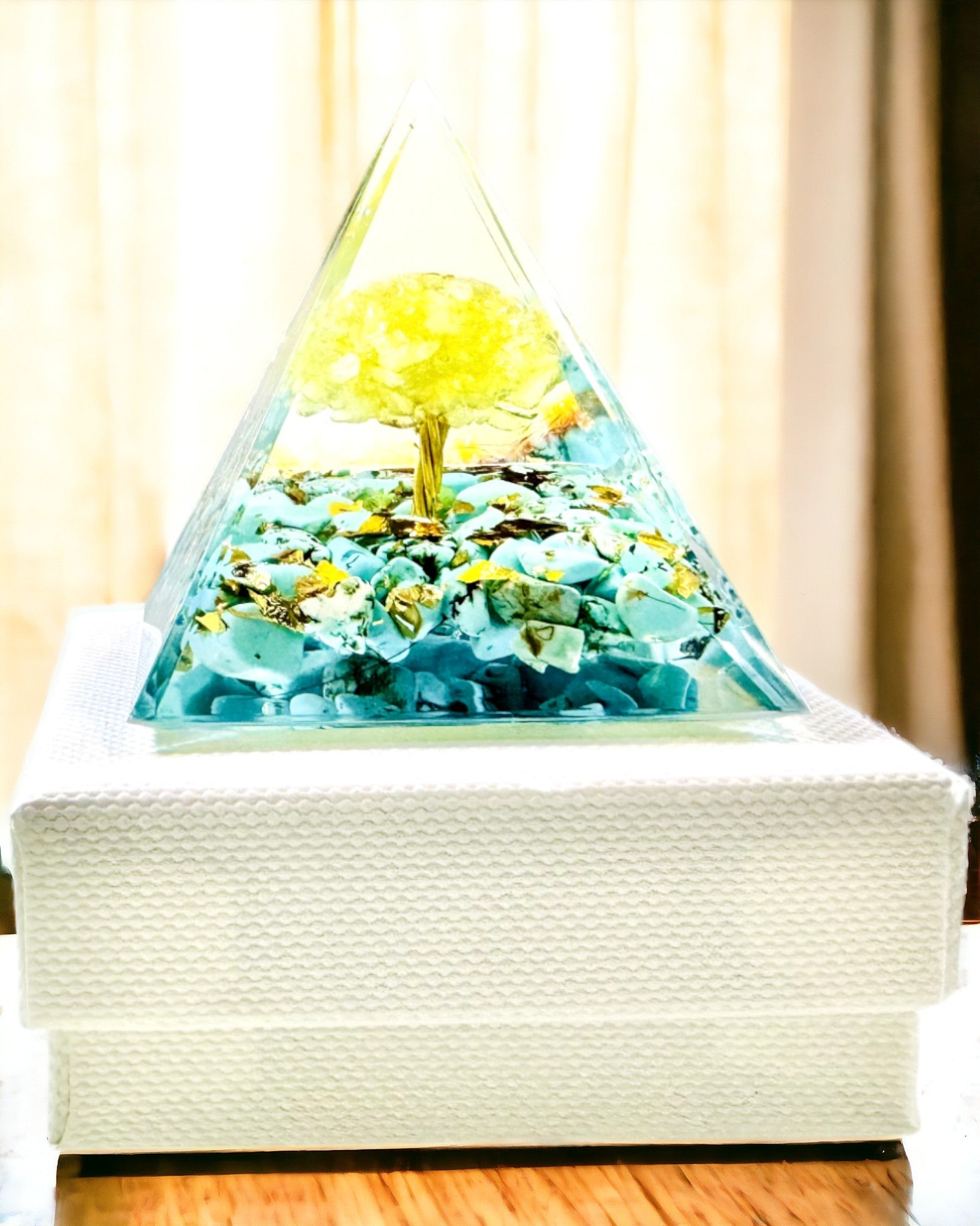 Pirâmide de Orgonite com Citrino e Turquesa – Gerador de Energia Chakra, Ferramenta de Reiki, Decoração para Meditação