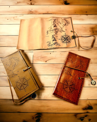 Ретро Світло-коричневий - матовий, шкіряний Пенал у Стилі Мандрівника з Картою Світу – Практичний і Місткий. Персоналізація гравіюванням.