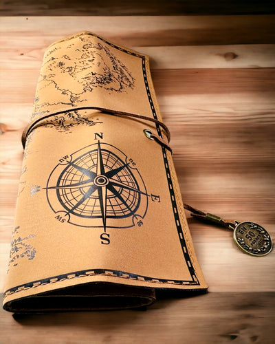 Ретро Світло-коричневий - матовий, шкіряний Пенал у Стилі Мандрівника з Картою Світу – Практичний і Місткий. Персоналізація гравіюванням.
