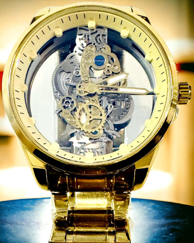 Vīriešu sporta pulkstenis ar divpusēju, caurspīdīgu kvarca mehānismu un alumīnija aproci – ideāla dāvana. Personalizācija ar gravējumu