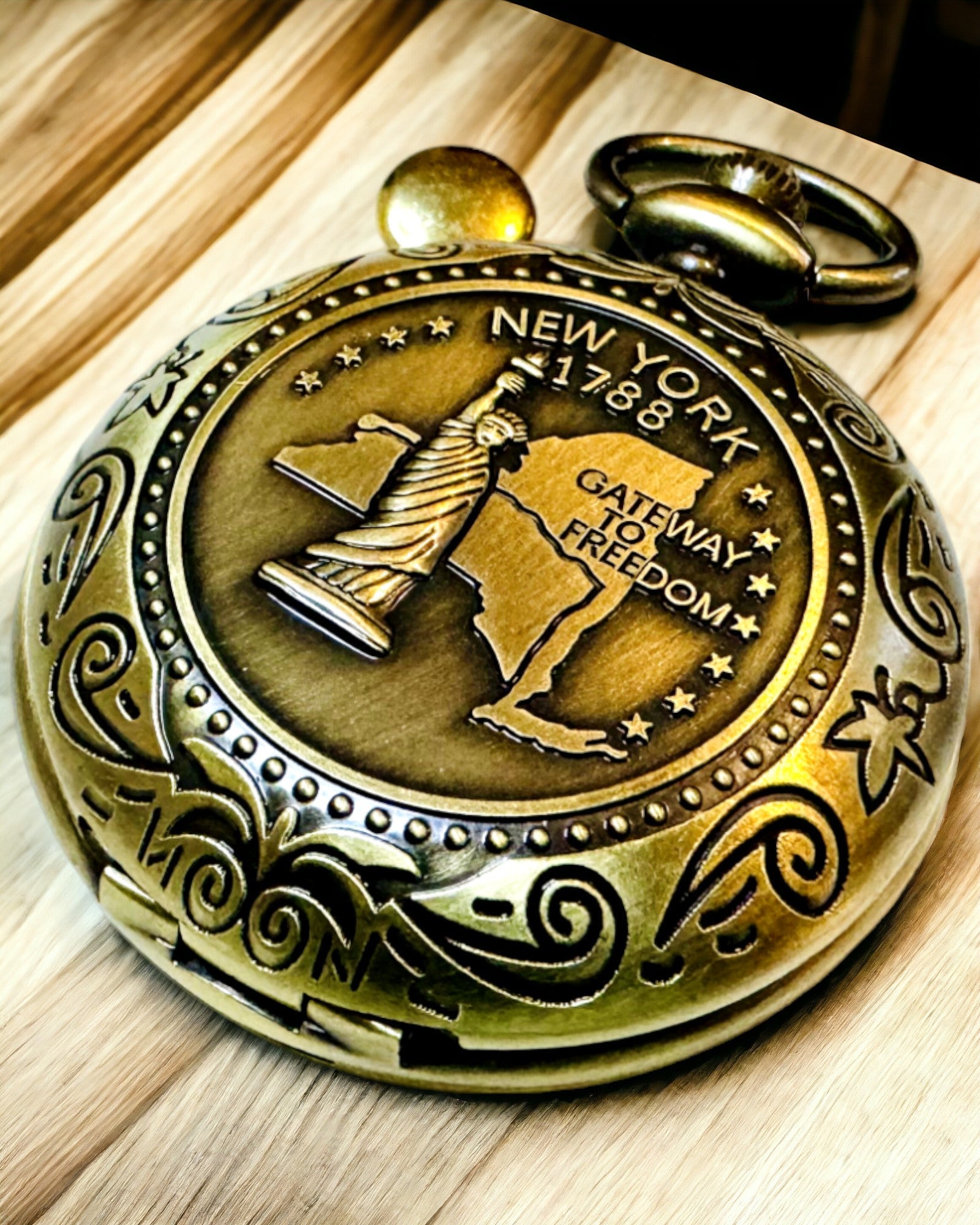 Džepni Retro Kompas s Motivom New Yorka – Multifunkcionalni, Elegantni Kompas s Likom Kipa Slobode