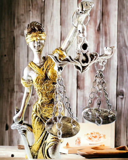 Statueta Zeița Justiției – Decorațiune Artistică pentru Raft, Meșteșug din Rășină, personalizare cu gravură