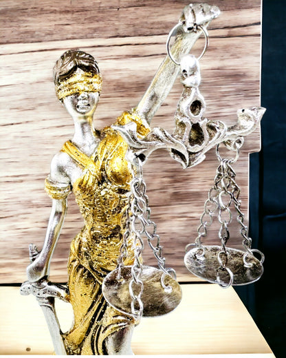 Statueta Zeița Justiției – Decorațiune Artistică pentru Raft, Meșteșug din Rășină, personalizare cu gravură