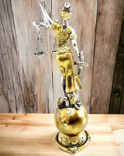 Statueta Zeița Justiției – Decorațiune Artistică pentru Raft, Meșteșug din Rășină, personalizare cu gravură
