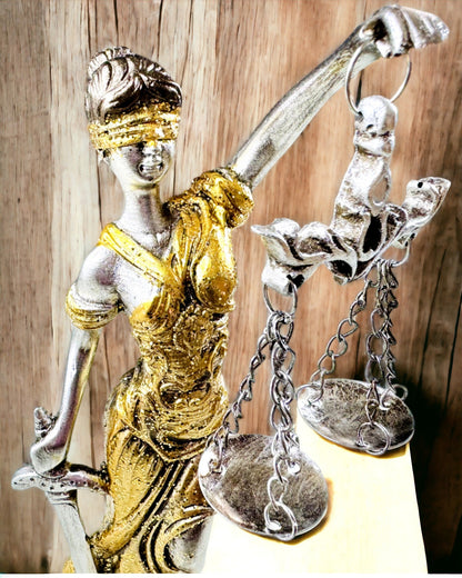 Statueta Zeița Justiției – Decorațiune Artistică pentru Raft, Meșteșug din Rășină, personalizare cu gravură