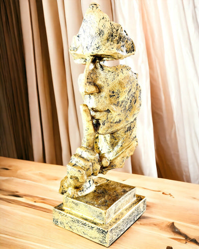 Reflektējošs Vīrietis – Abstrakta Skulptūra Modernā Stilā