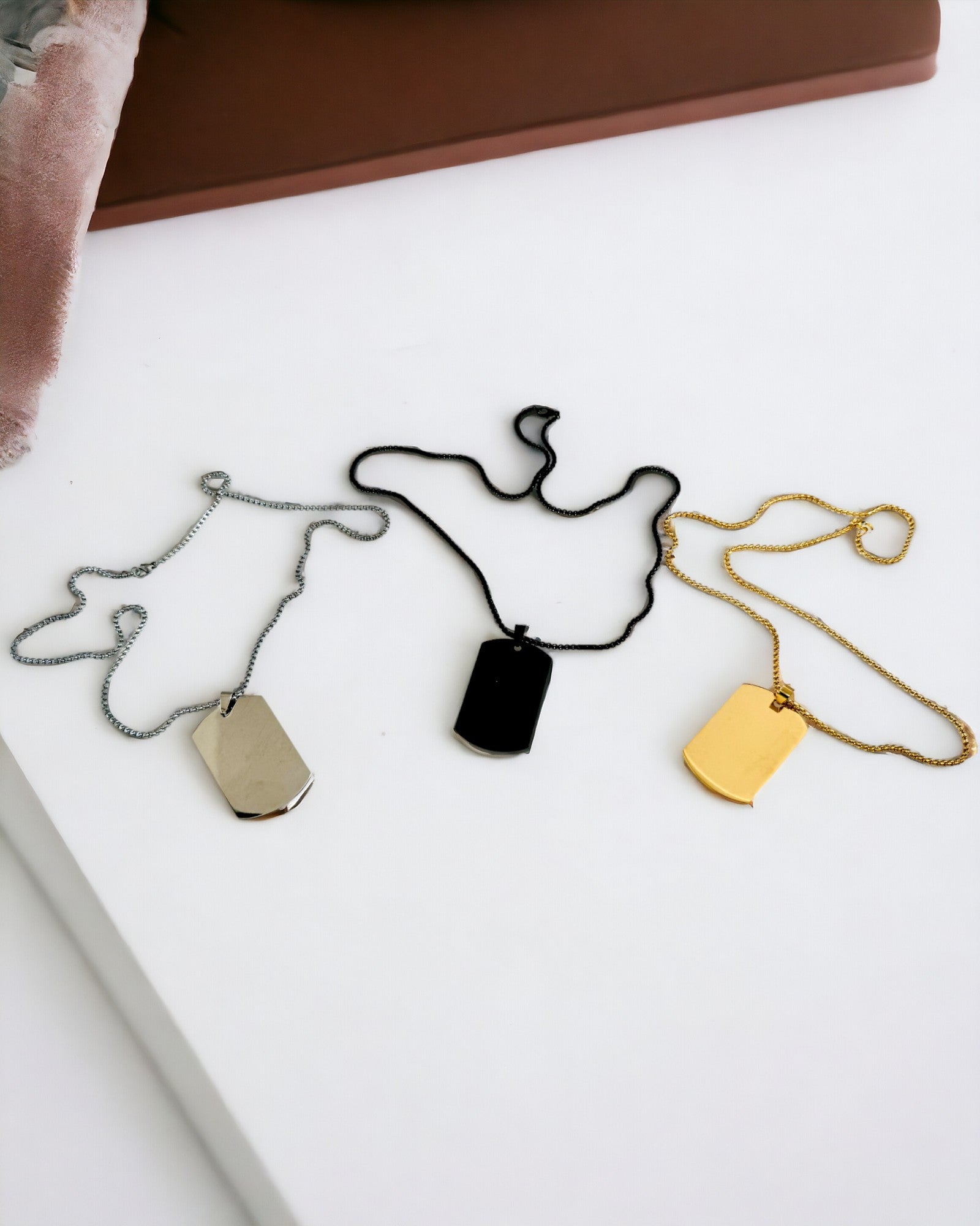 Colar com Dog Tag "Três Tons de Estilo" - Placa de Identificação - Pingente Elegante em Aço Inoxidável com Opção de Gravação