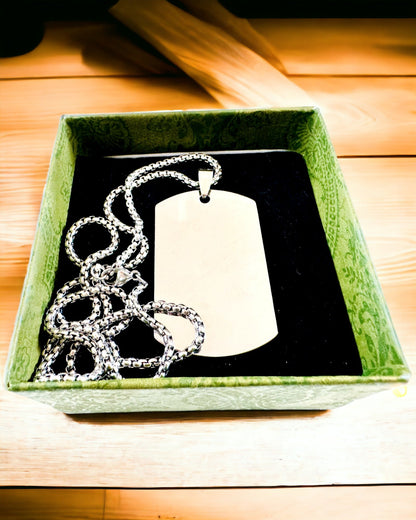 Náhrdelník s Dog Tag "Tři Odstíny Stylu" - Identifikační známka - Elegantní Přívěsek z Nerezové Oceli s Možností Gravírování