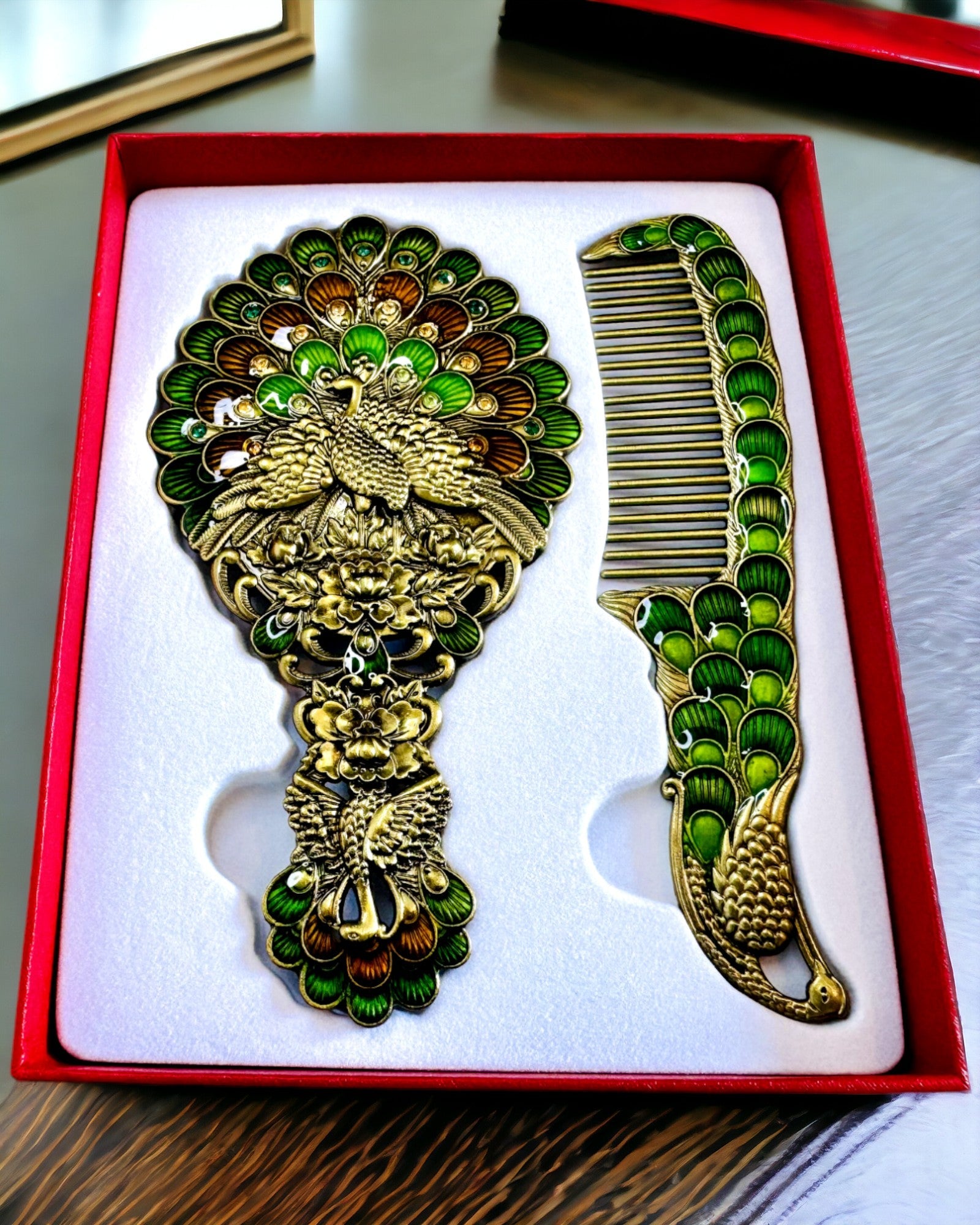 Set Vintage cu Oglindă și Pieptene cu Motiv de Păun - Accesorii Cosmetice Decorative