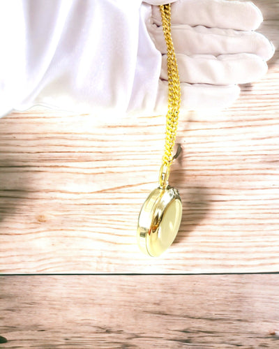 Golden Color Adventure Compass – Elegant Discovery Navigator