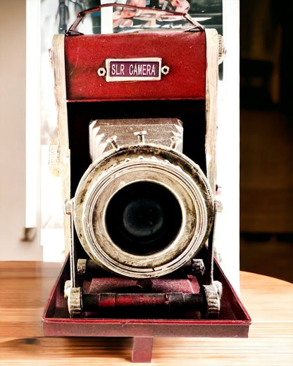 Vintage Vision: Cameră Decorativă Retro cu Opțiune de Gravare
